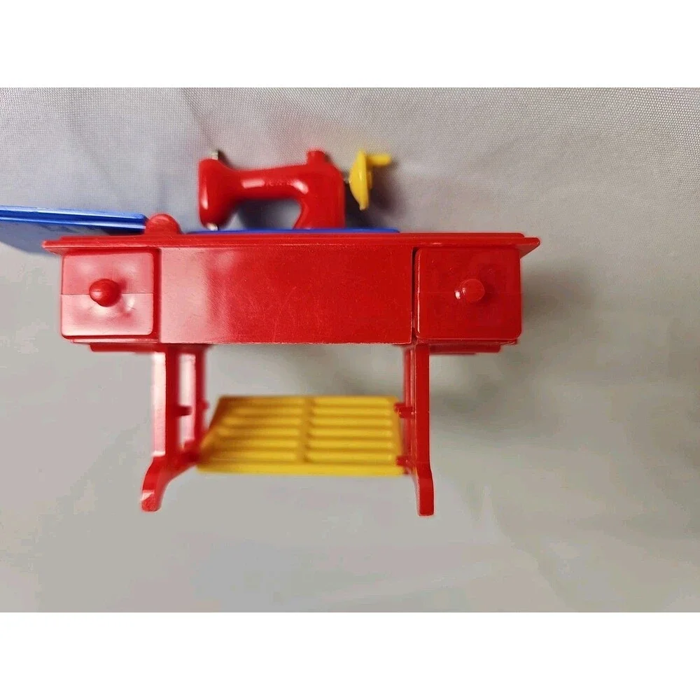 VTG Renwal Dollhouse Sewing Machine & Table No. 116-89 Miniature Furniture Red
